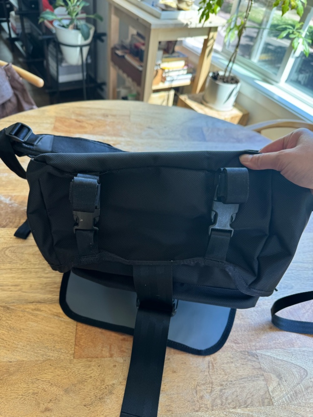 Chrome Industries messenger/backpack hybrid (Barragestyle) - Picture 6 of 11